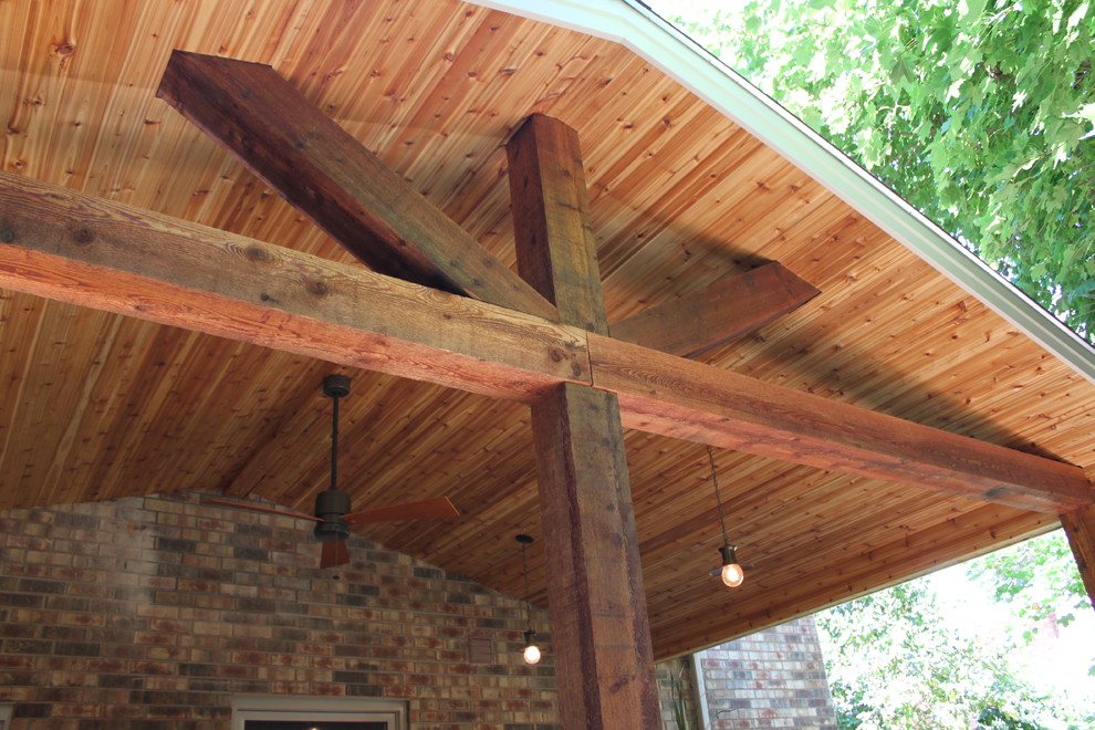 Deck - rustic deck idea in Toronto