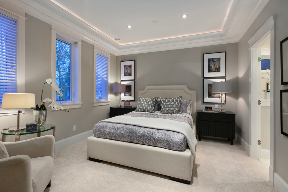 Example of a transitional home design design in Vancouver