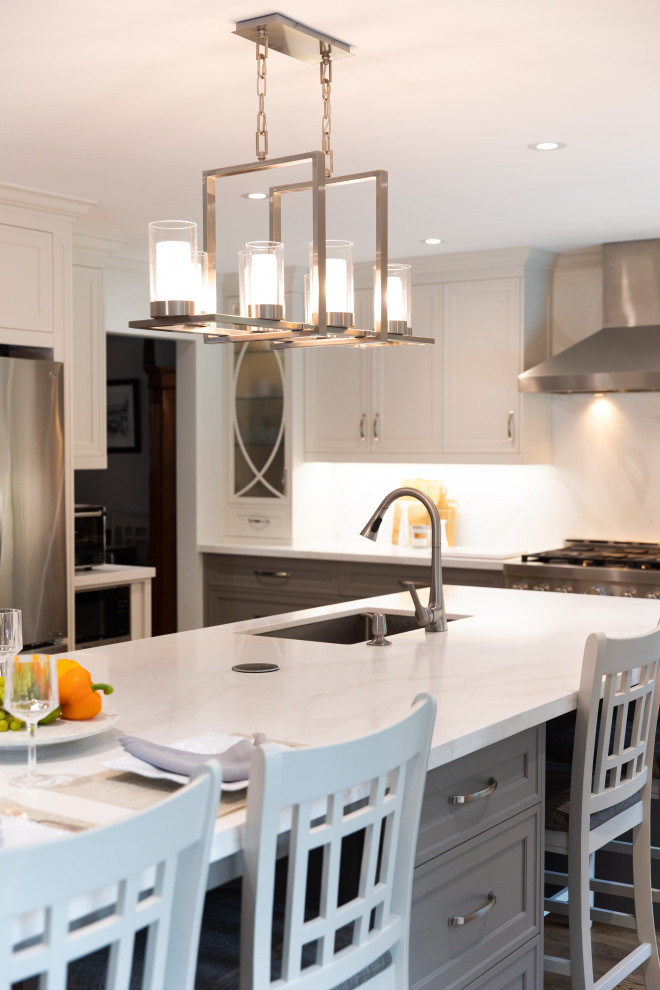 Inspiration for a transitional kitchen remodel in Toronto