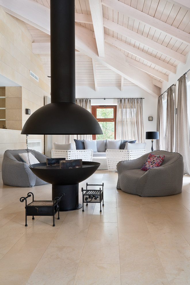 Большой загородный дом