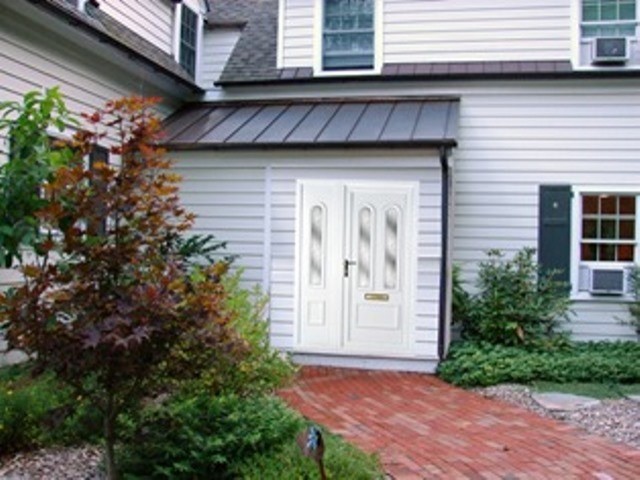 Example of a transitional entryway design in Newark