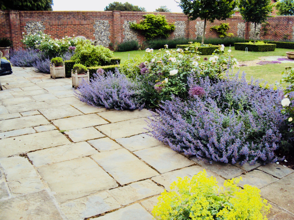 This is an example of a traditional garden in Hampshire.
