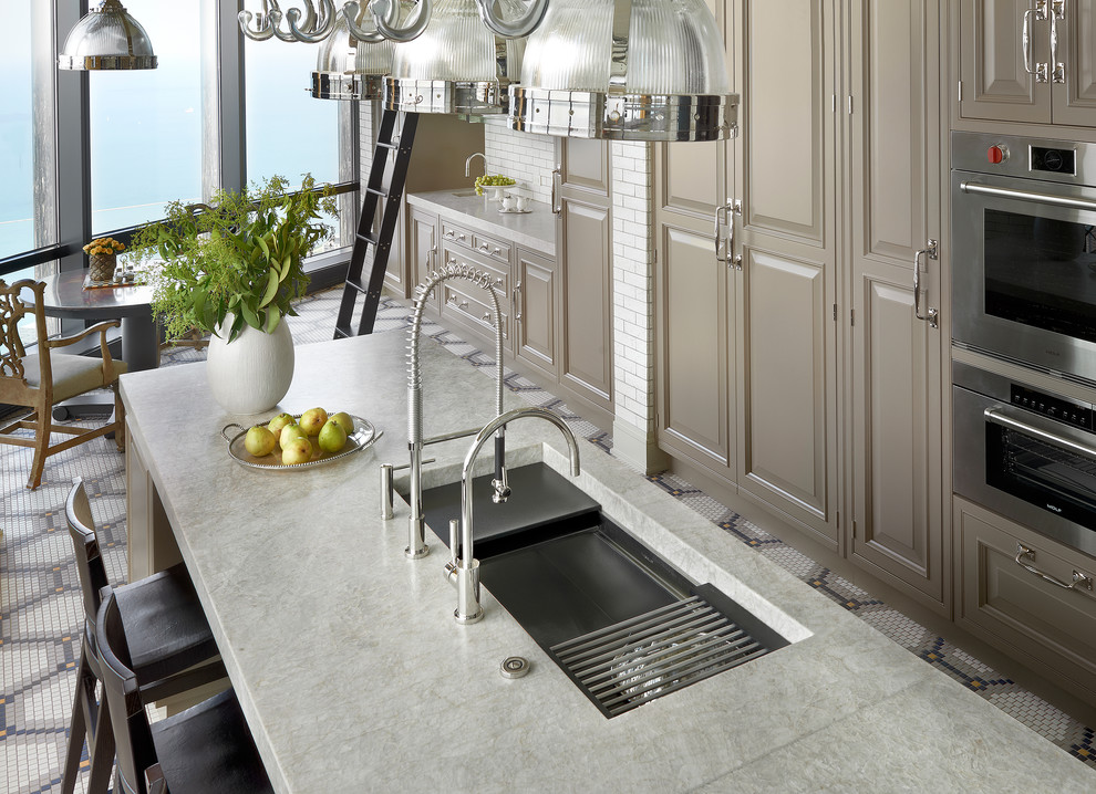 Example of a transitional kitchen design in Chicago