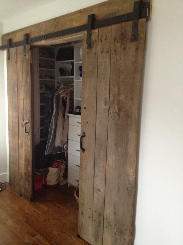 Inspiration for an arts and crafts storage and wardrobe in New York.