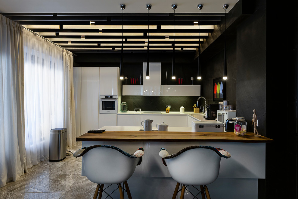 Дом с серебристыми стенами / House with silver walls