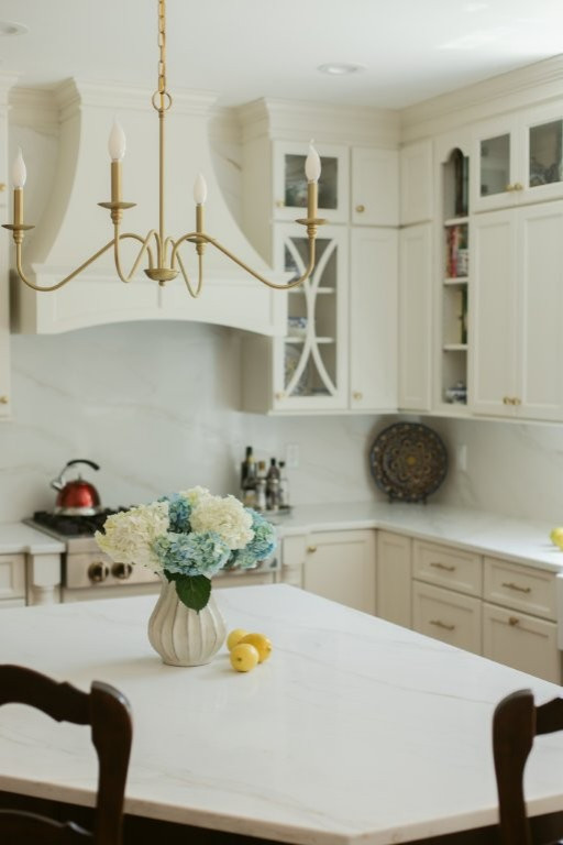 Kitchen - kitchen idea in Chicago