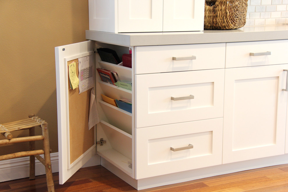 Kitchen - transitional kitchen idea in Orange County