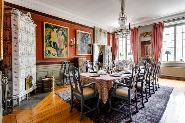 Gamla stan victorian-dining-room