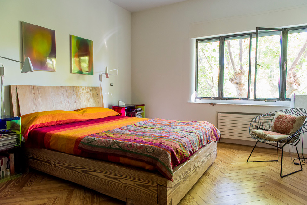 This is an example of a transitional bedroom in Madrid.
