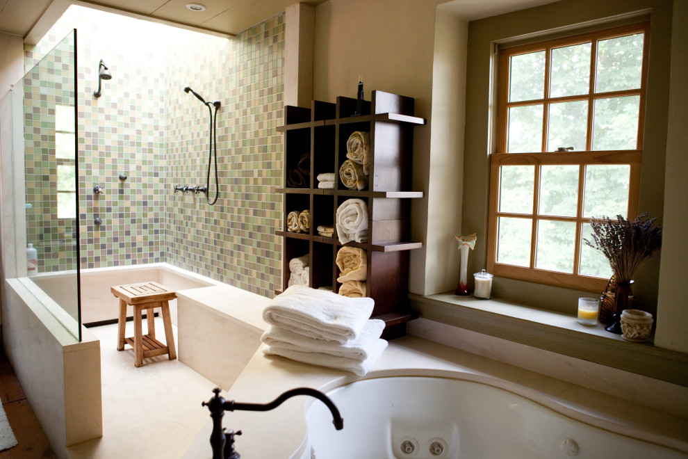 Inredning av ett rustikt stort en-suite badrum, med ett platsbyggt badkar, en öppen dusch, grön kakel, vita väggar, mellanmörkt trägolv, brunt golv och med dusch som är öppen