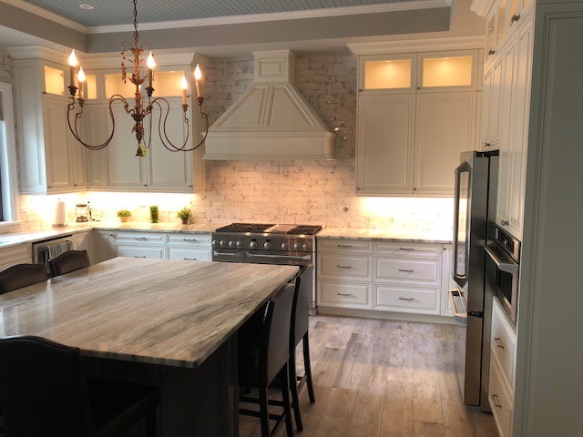 Transitional kitchen photo in Miami