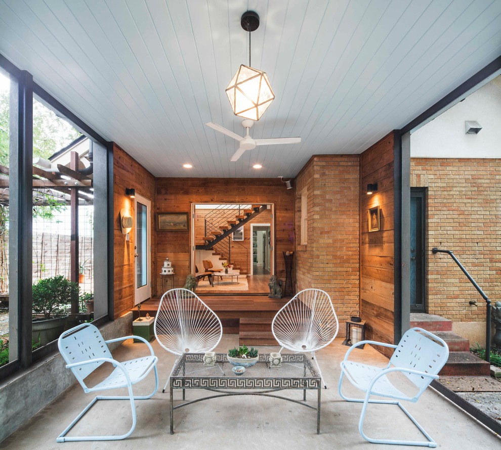 This is an example of a mid-sized midcentury sunroom in Austin.