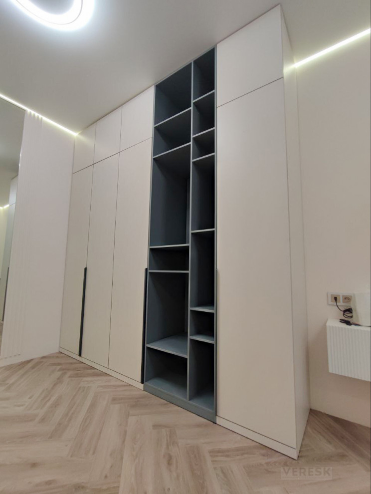 Распашные шкафы