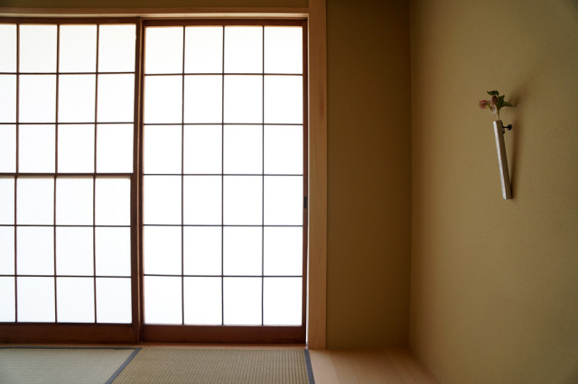 武州騎西の家 japones-moderno-salon