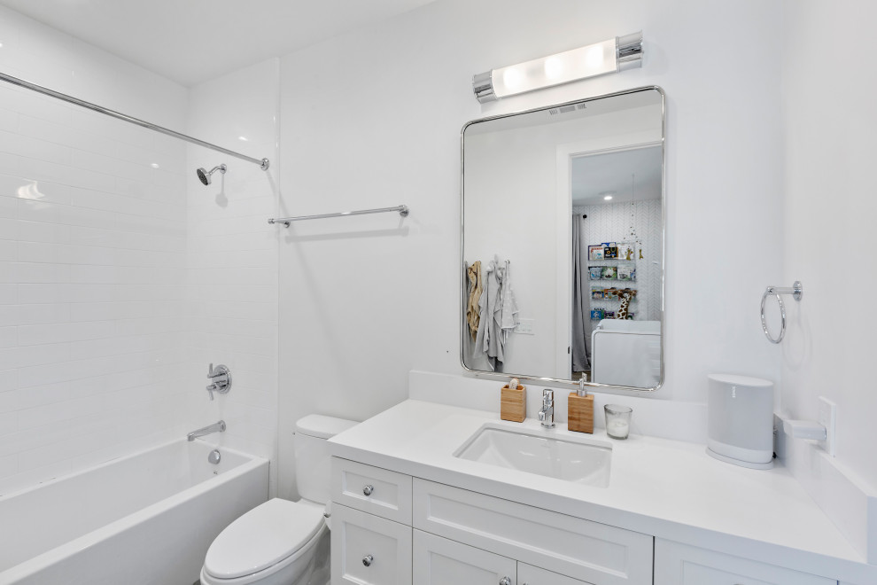 Transitional bathroom photo in San Francisco