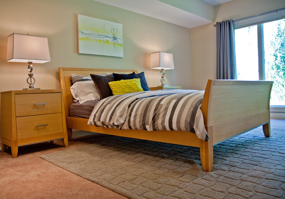 Bedroom - modern bedroom idea in St Louis