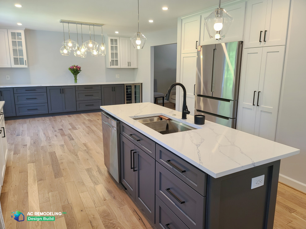Example of a transitional kitchen design in DC Metro