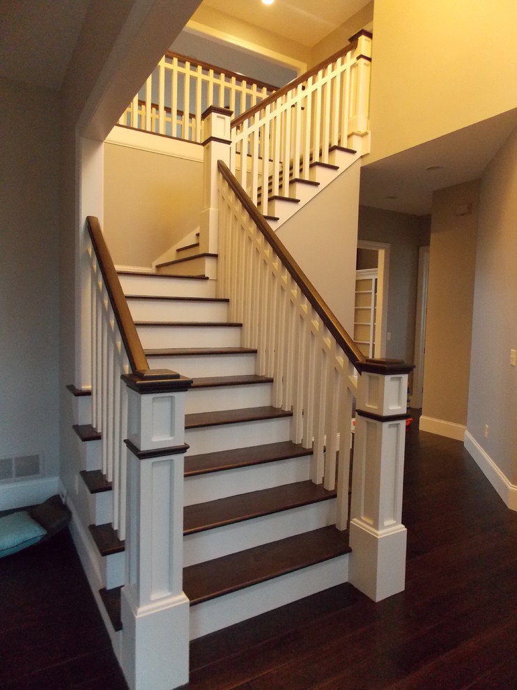 Design ideas for a traditional staircase in Cleveland.