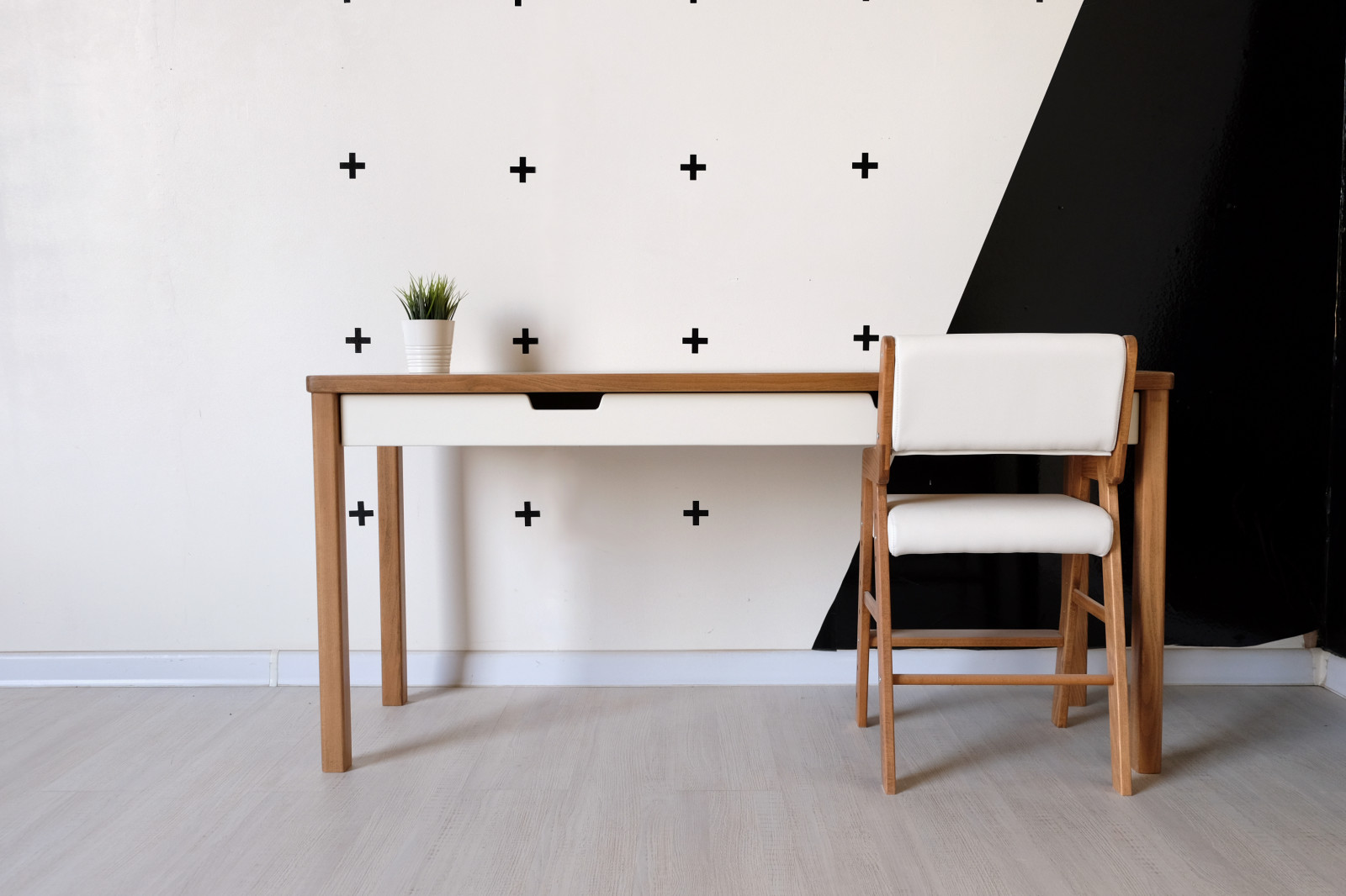 Письменный стол