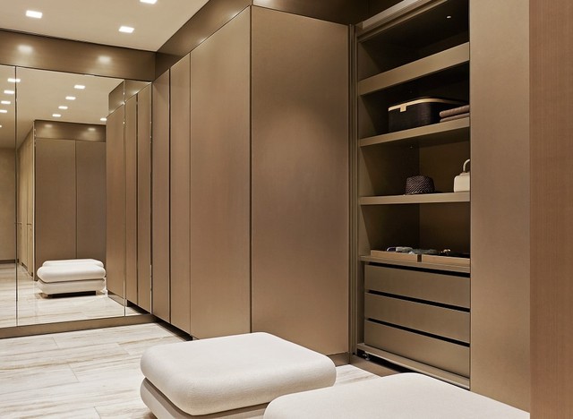 Residence by Armani/Casa modern-ankleidezimmer
