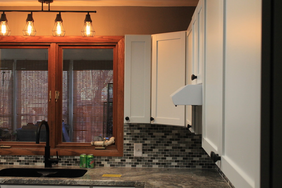 Kitchen - transitional kitchen idea