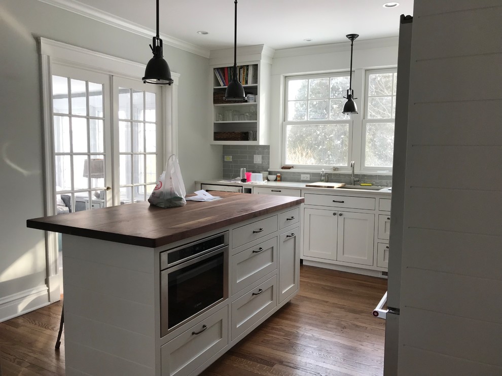 Transitional kitchen photo in Chicago
