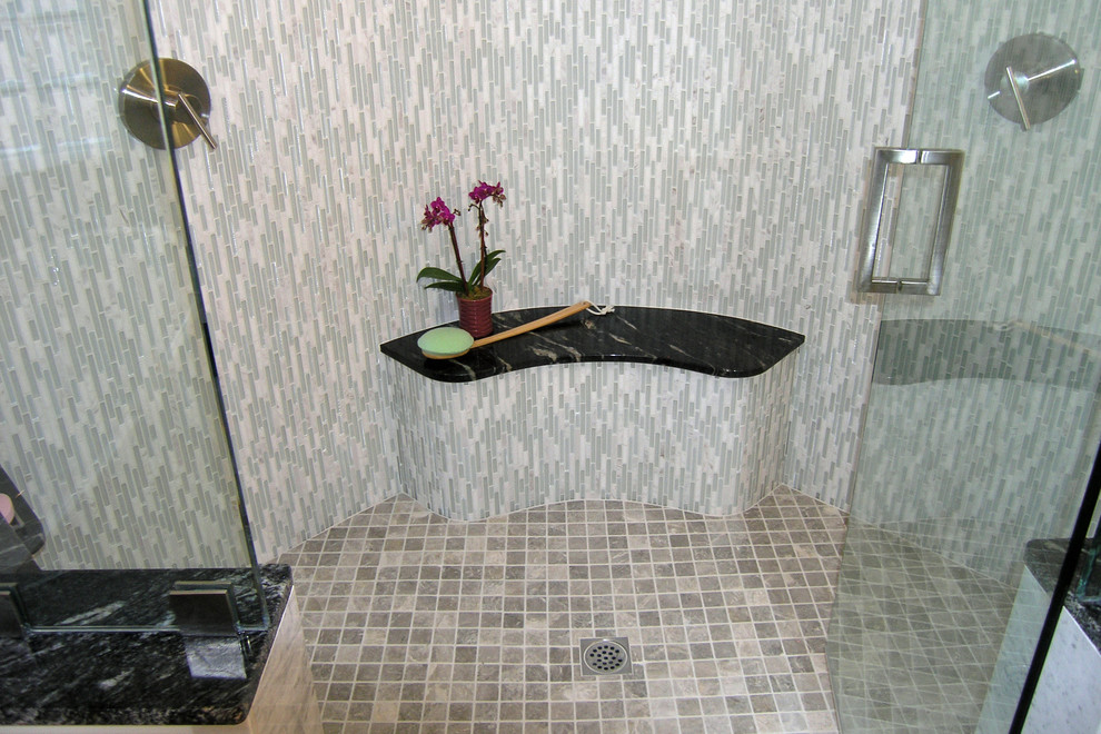 Design ideas for a contemporary bathroom in Sacramento.
