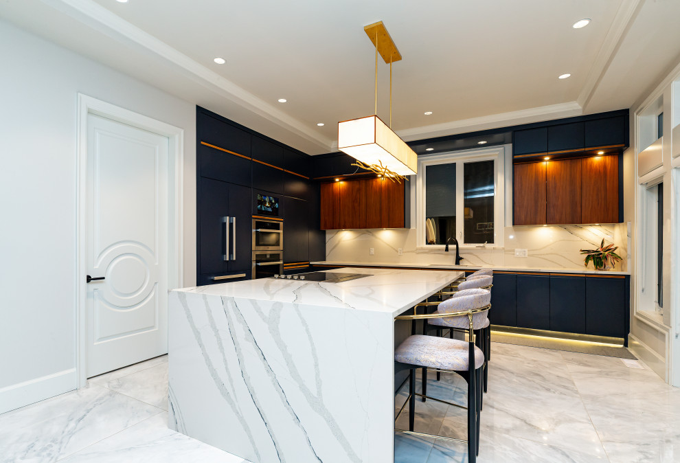 Kitchen - transitional kitchen idea in Vancouver