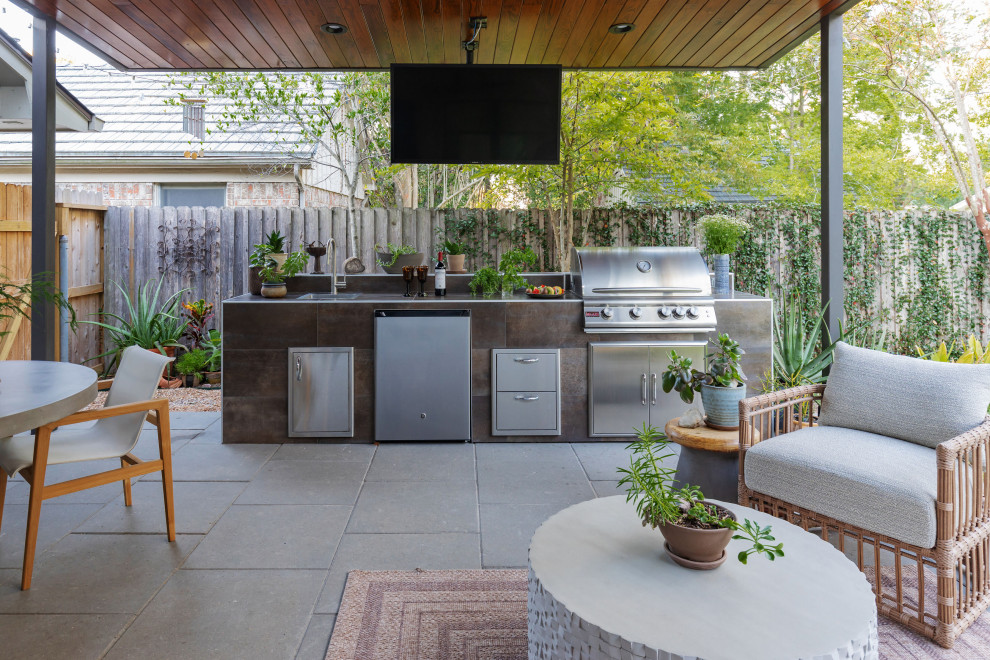 Idee per un patio o portico minimalista dietro casa con piastrelle e una pergola