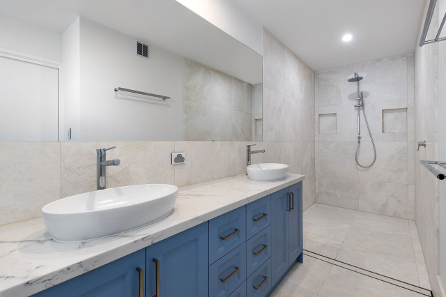 Coolum Residence beach-style-bathroom