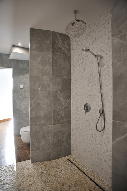 Круглый дом в Сочи contemporary-bathroom