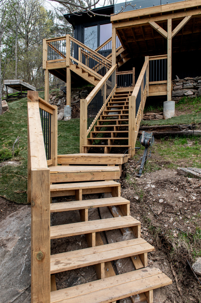 Mountain style deck photo in Toronto