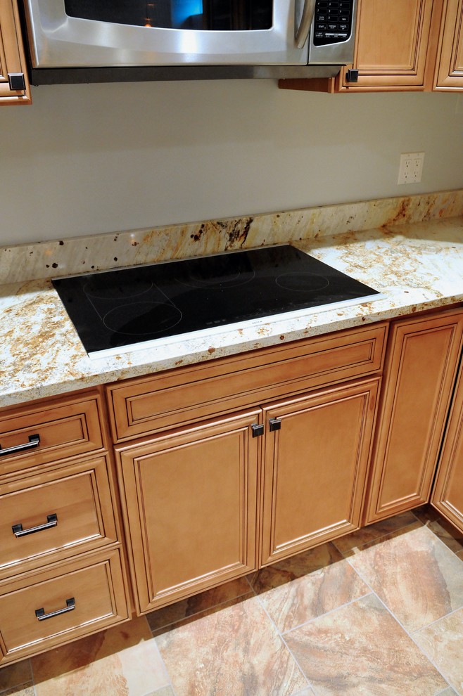 Transitional kitchen photo in Chicago