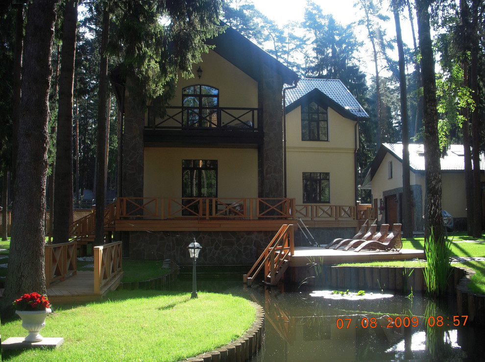 Сад с водоемом в Никологородском