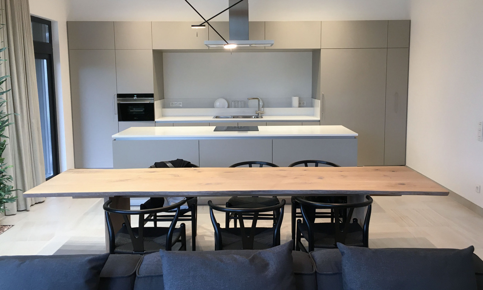 Столешница и остров из акрилового камня Staron FM111 Meteor