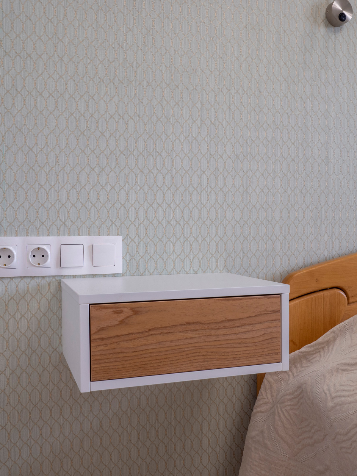 Меблировка спальни и кабинета в светло-мятном цвете