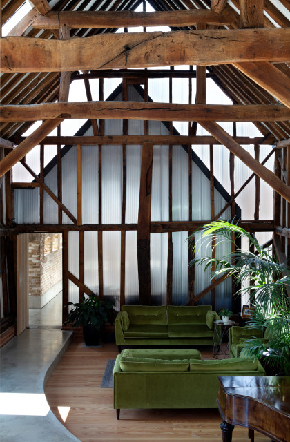 Refurbished and Saved Grade II Listed Barn Complex lantlig-vardagsrum