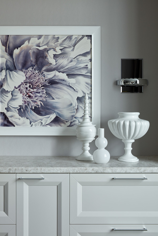 Черно-белая квартира с цветочной спальней