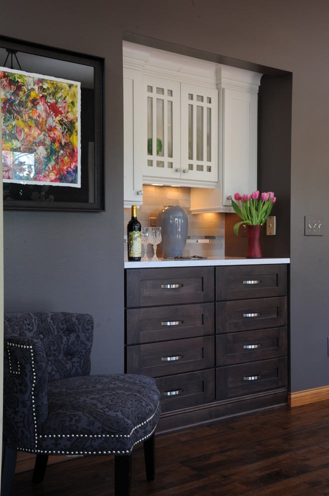 Mid-sized eclectic l-shaped dark wood floor eat-in kitchen photo in Cincinnati with an undermount sink, shaker cabinets, quartz countertops, gray backsplash, stainless steel appliances, an island and subway tile backsplash
