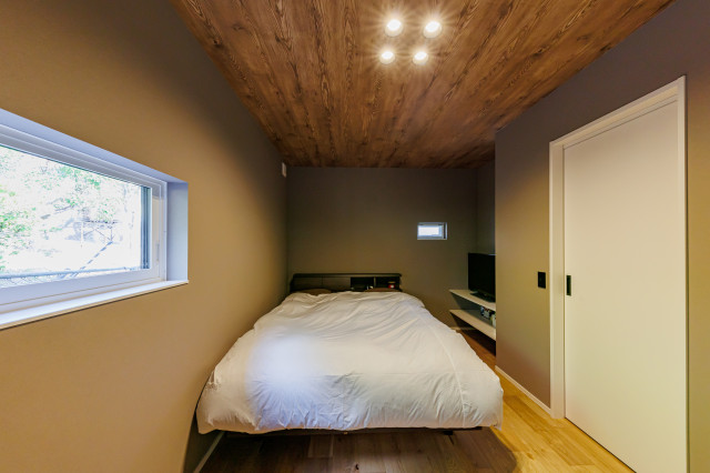 落ち着いた雰囲気のベッドルーム minimalistisch-schlafzimmer