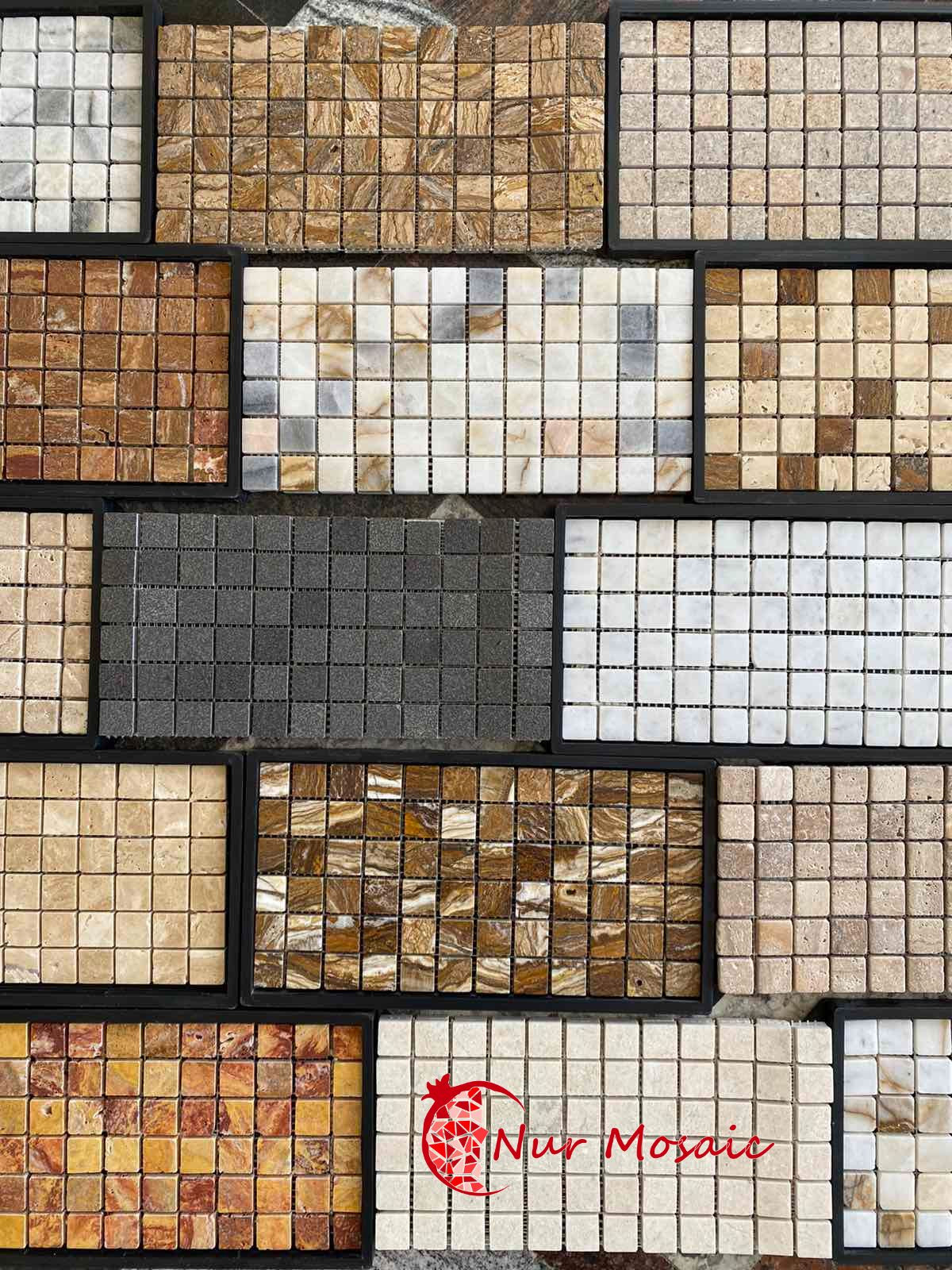 Мозайка из травертина