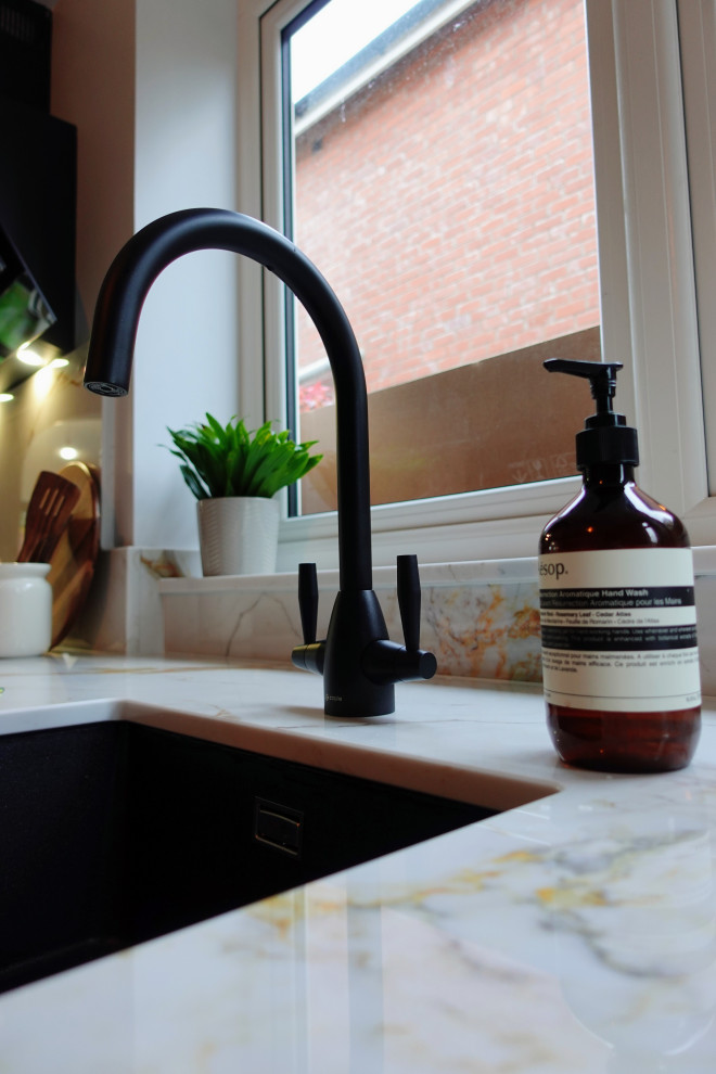 The Bilton Kitchen - Gola - RRP £25,000 - Luxe Price £20,500