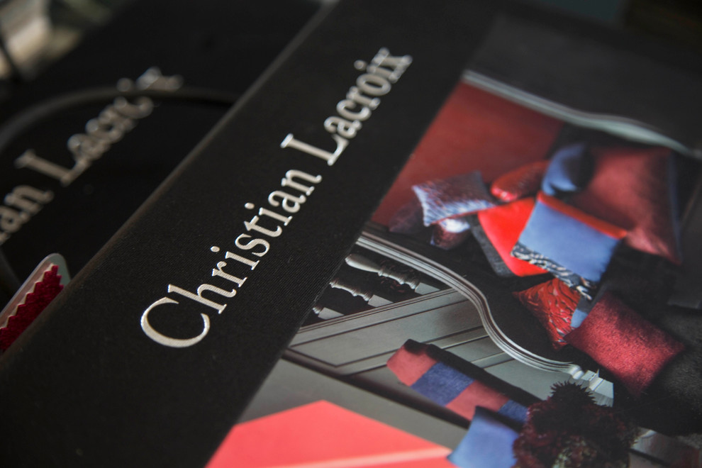 Contemporary living room in Brisbane.