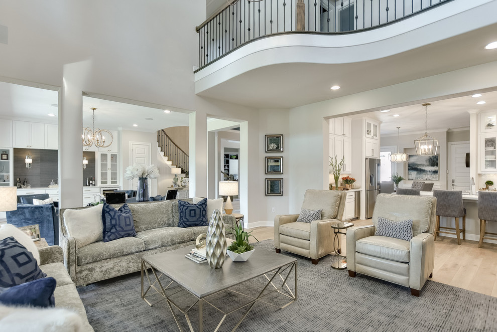 Home design - transitional home design idea in Austin
