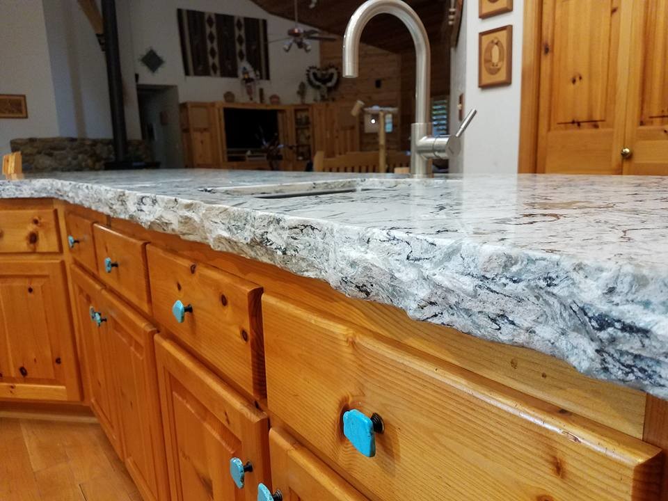 Large mountain style u-shaped eat-in kitchen photo in Sacramento with an undermount sink, raised-panel cabinets, medium tone wood cabinets, quartz countertops, multicolored backsplash, stainless steel appliances and a peninsula