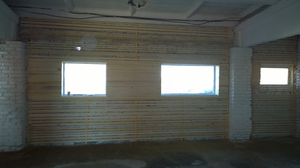 Реечная стена из обрезков дерева