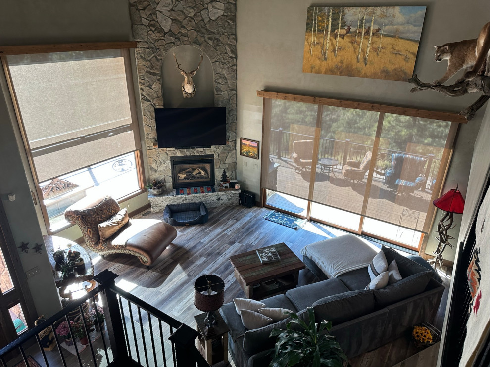 This is an example of a country family room in Denver.