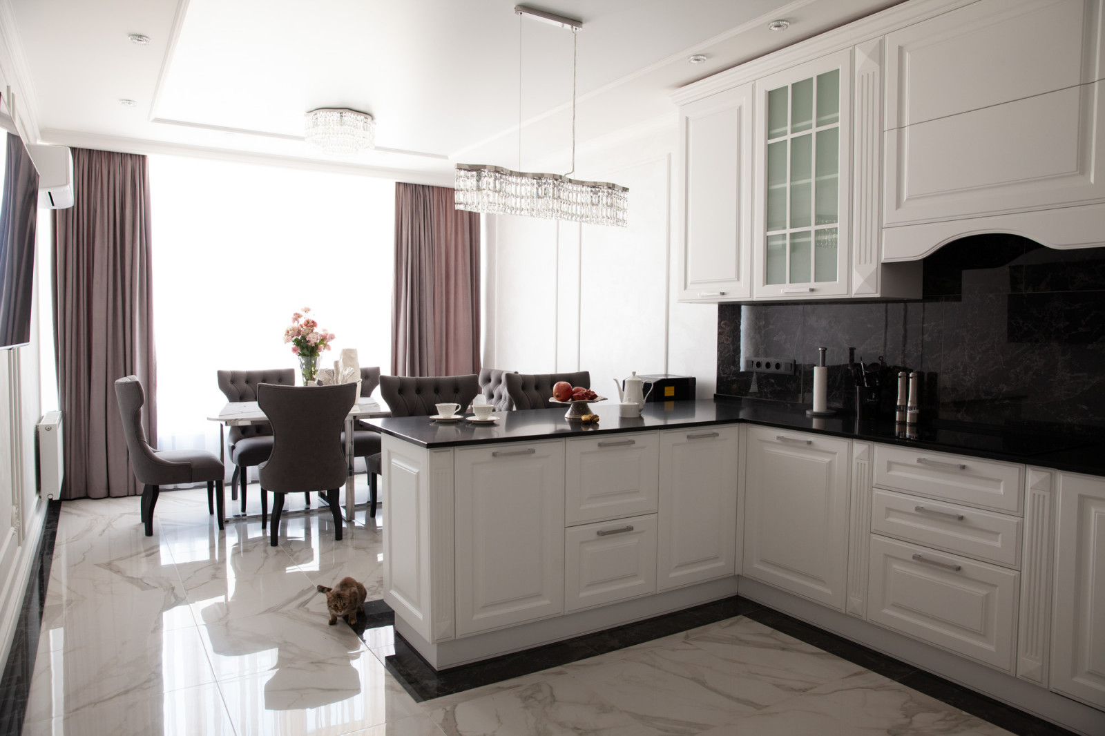 квартира в черно белых тонах