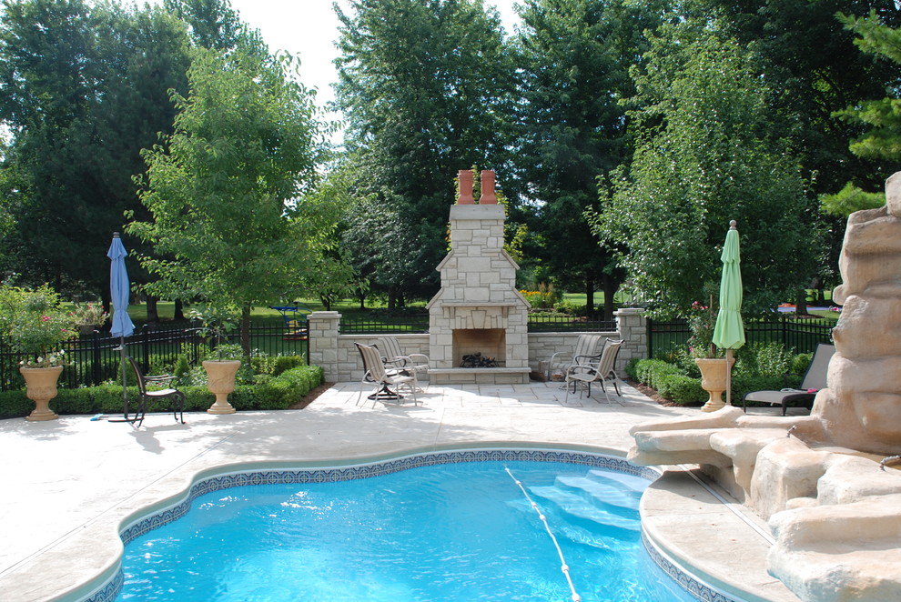 Inspiration for a traditional pool in Chicago.