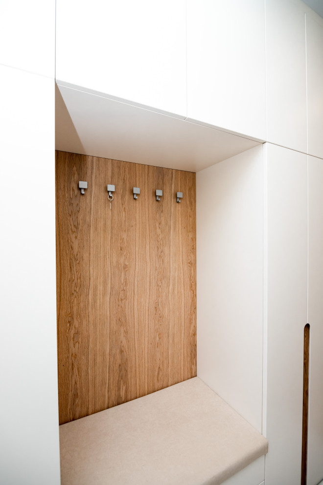 Гардероб и шкаф в прихожую в минималистичном стиле